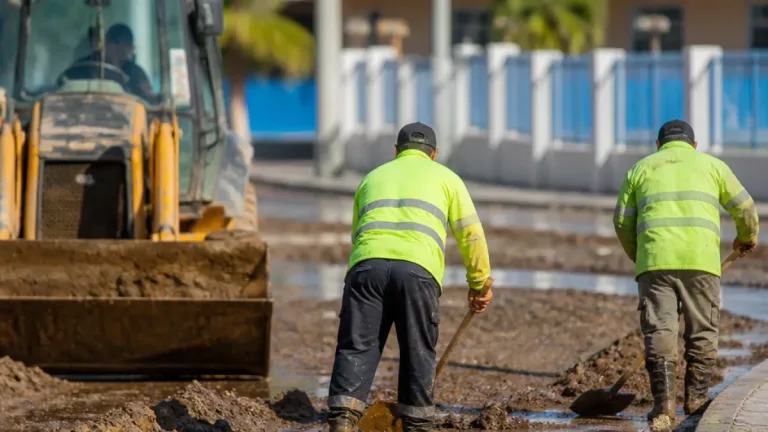 Suspenden clases en Los Cabos y retiran sedimentos de vialidades