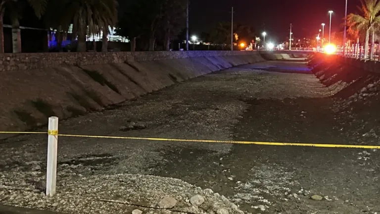 PGJE investiga muerte de un hombre hallado en un arroyo de Santa Rosalía